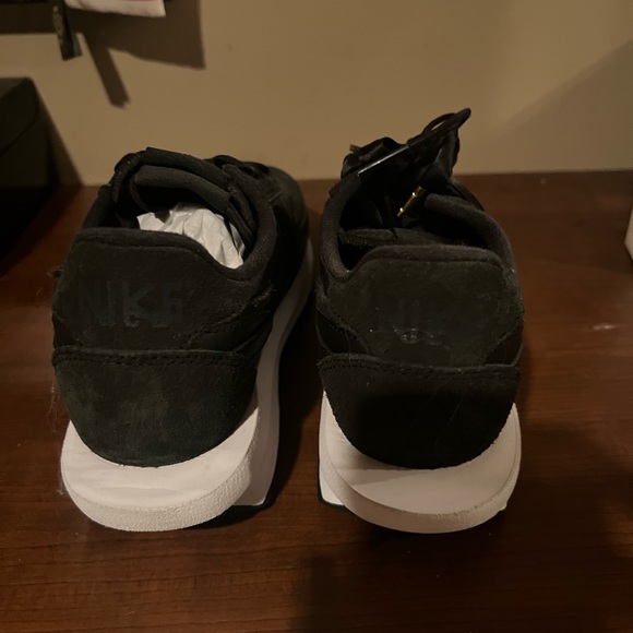 Nike, black sneakers, NWT - Picture 5 of 7
